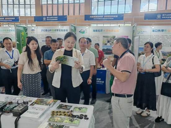 探索生命密码，守护绿色家园——生态学院在2025年海南省全国科普月活动中展现自然科学研究风采